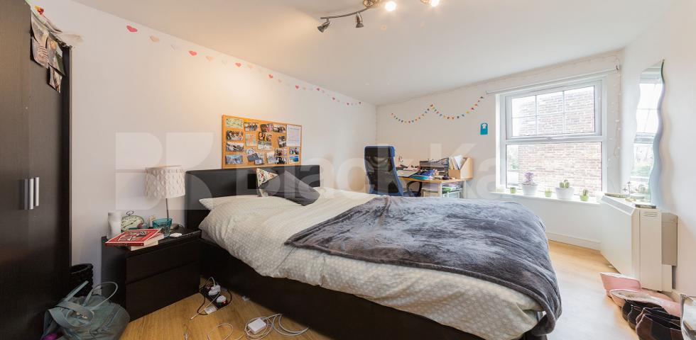 			PERFECT FOR 3 OR 4 SHARERS!, 3 Bedroom, 1 bath, 1 reception Apartment			 Criterion Mews, ARCHWAY N19